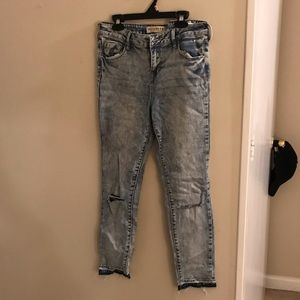 Bullhead Skinny Jeans - SIZE 29 - Like New!